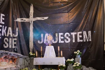 Groby Pańskie w ostrowskich parafiach oraz w kościele w Komorowie (zdjęcia)