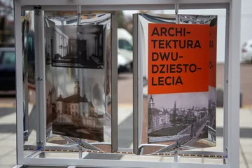 Plenerowa wystawa o historii architektury Ostrowi Mazowieckiej (zdjęcia)