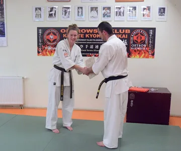Wręczenie czarnych pasów w ostrowskim dojo (zdjęcia)
