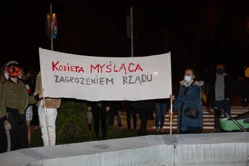 Strajk kobiet w Ostrowi Mazowieckiej. Skandaliczne zachowanie części uczestników (zdjęcia, wideo)