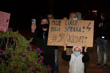 Strajk kobiet w Ostrowi Mazowieckiej. Skandaliczne zachowanie części uczestników (zdjęcia, wideo)