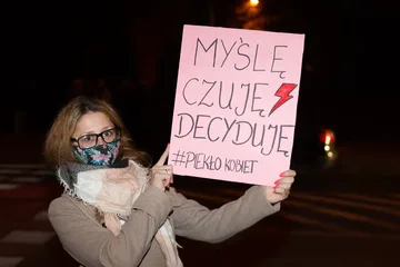 Strajk kobiet w Ostrowi Mazowieckiej. Skandaliczne zachowanie części uczestników (zdjęcia, wideo)