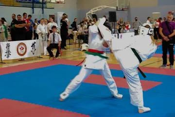 Ostrowski Klub Karate Kyokushinkai na turniej w Józefowie (zdjęcia)