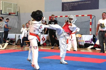 Ostrowski Klub Karate Kyokushinkai na turniej w Józefowie (zdjęcia)
