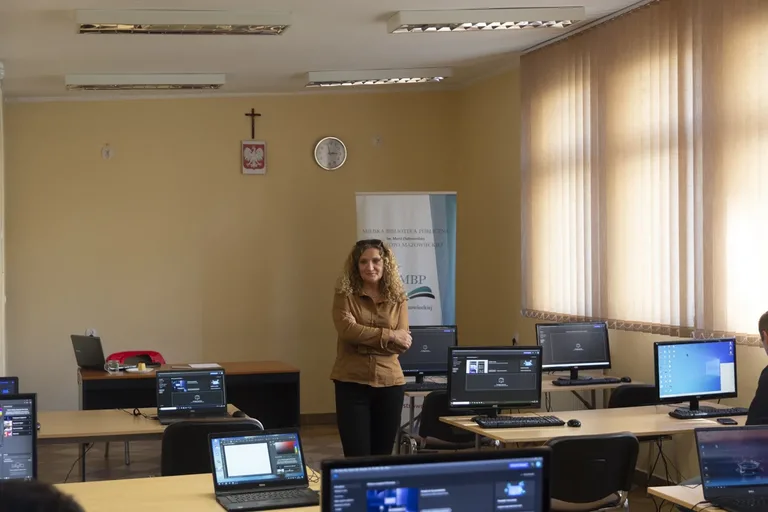 Warsztaty graficzne zorganizowane przez MBP (zdjęcia)