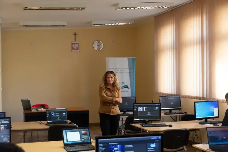 Warsztaty graficzne zorganizowane przez MBP (zdjęcia)