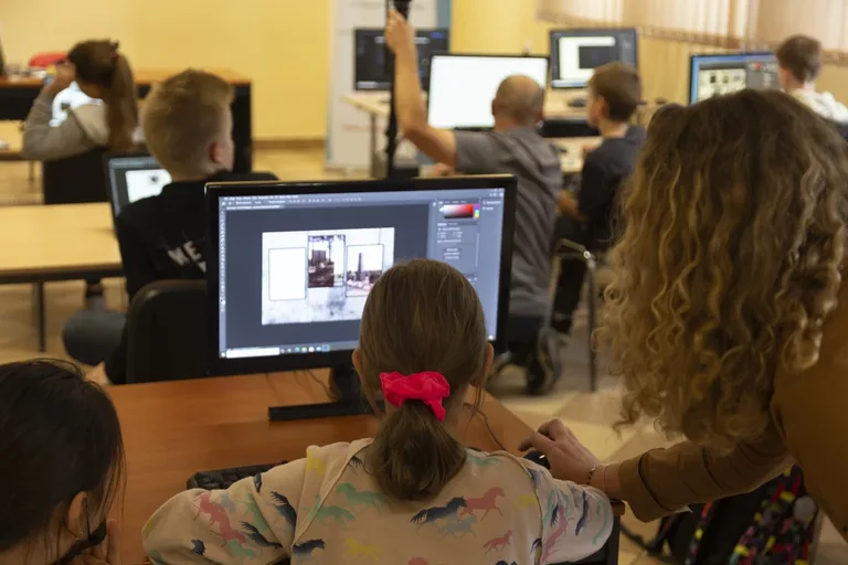 Warsztaty graficzne zorganizowane przez MBP (zdjęcia)