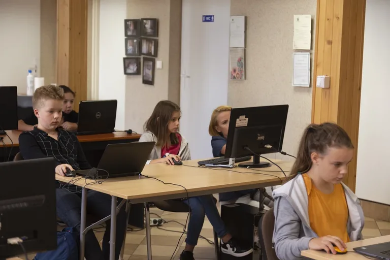 Warsztaty graficzne zorganizowane przez MBP (zdjęcia)