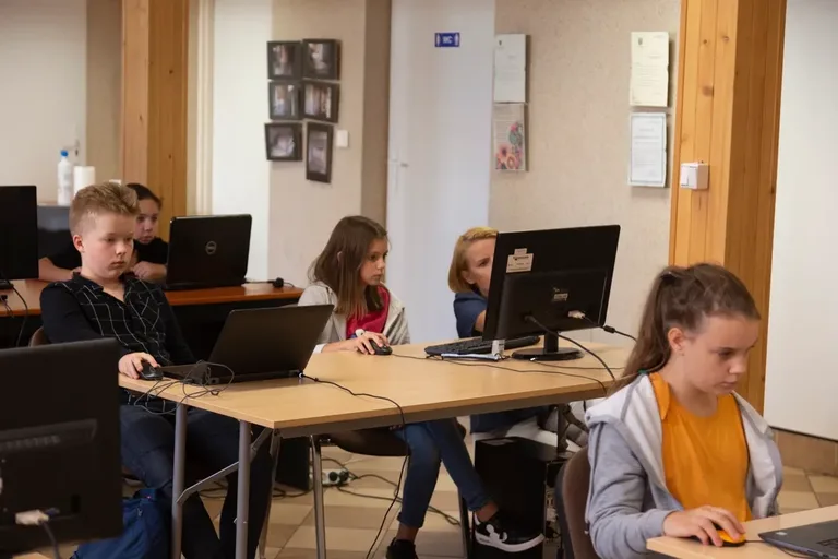Warsztaty graficzne zorganizowane przez MBP (zdjęcia)