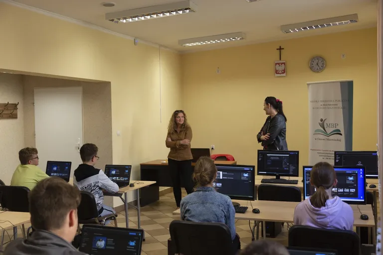 Warsztaty graficzne zorganizowane przez MBP (zdjęcia)