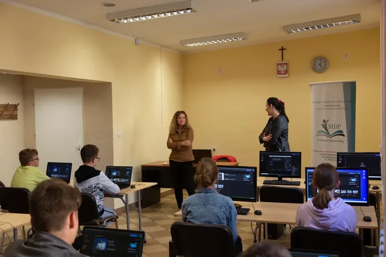 Warsztaty graficzne zorganizowane przez MBP (zdjęcia)