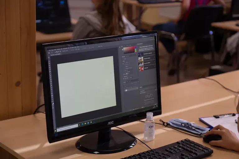 Warsztaty graficzne zorganizowane przez MBP (zdjęcia)