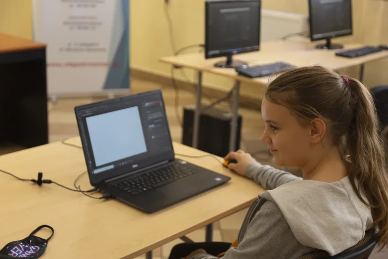 Warsztaty graficzne zorganizowane przez MBP (zdjęcia)