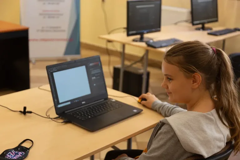Warsztaty graficzne zorganizowane przez MBP (zdjęcia)