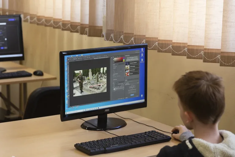 Warsztaty graficzne zorganizowane przez MBP (zdjęcia)
