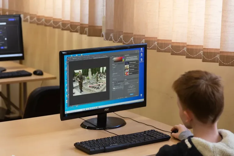 Warsztaty graficzne zorganizowane przez MBP (zdjęcia)