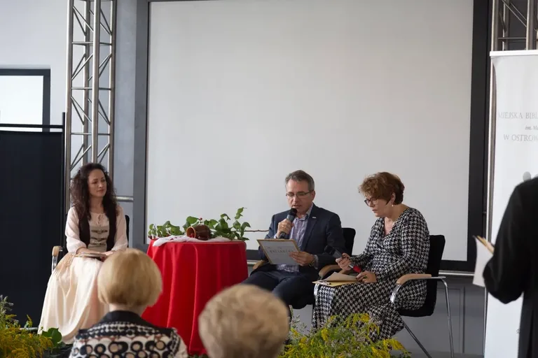 Narodowe Czytanie w Ostrowi Mazowckiej (zdjęcia, wideo)
