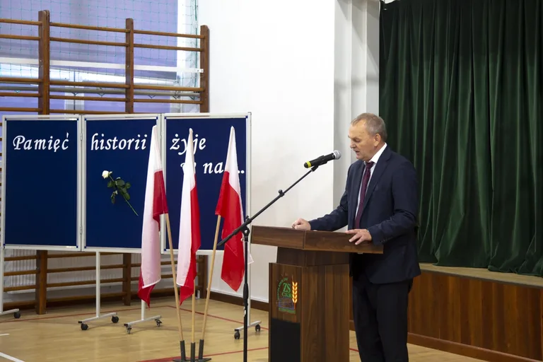 Uczniowie z Lubiejewa rozpoczęli rok szkolny (zdjęcia)