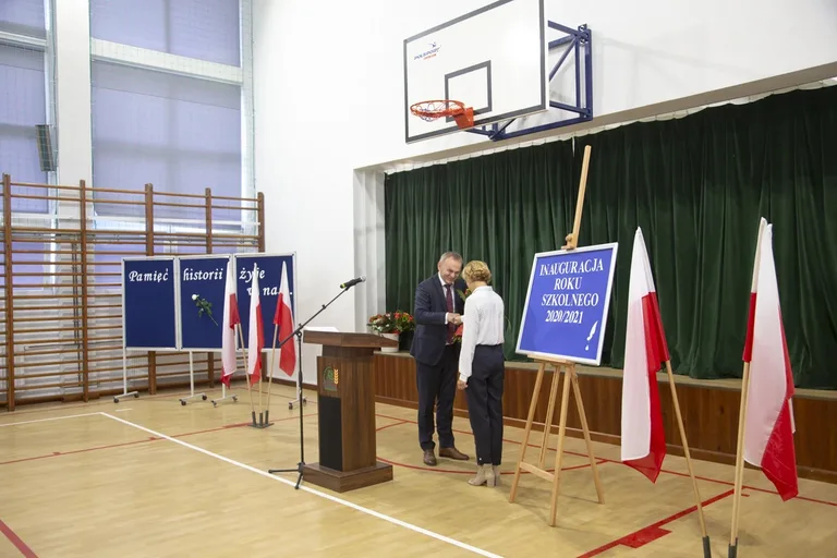 Uczniowie z Lubiejewa rozpoczęli rok szkolny (zdjęcia)