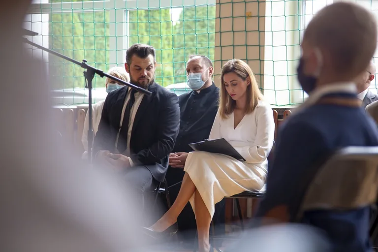 Rozpoczęcie roku szkolnego w "czwórce" (zdjęcia, wideo)