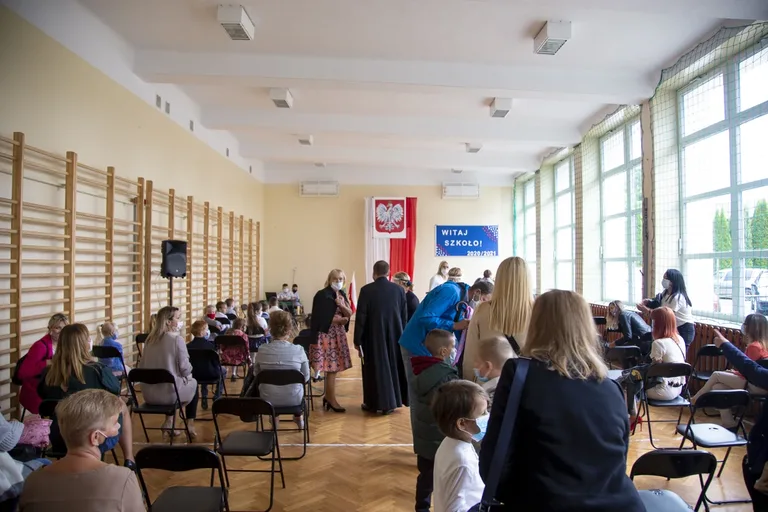Rozpoczęcie roku szkolnego w "czwórce" (zdjęcia, wideo)