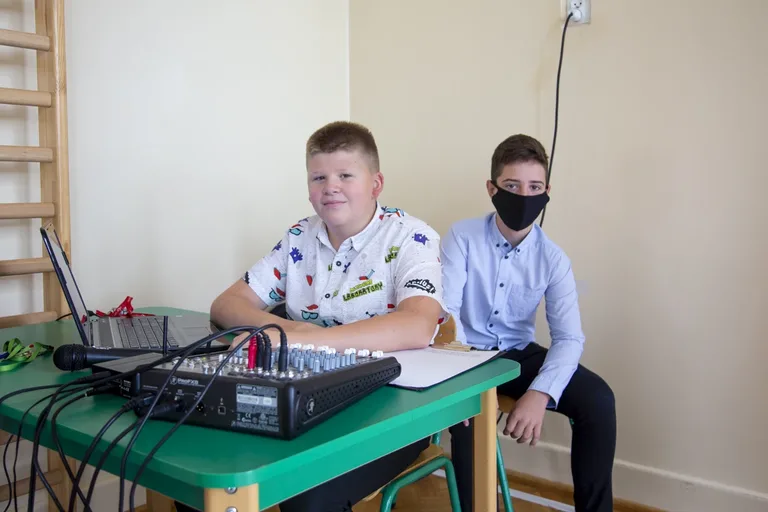 Rozpoczęcie roku szkolnego w "czwórce" (zdjęcia, wideo)