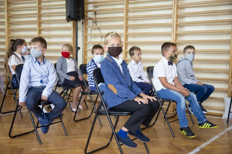 Rozpoczęcie roku szkolnego w "czwórce" (zdjęcia, wideo)