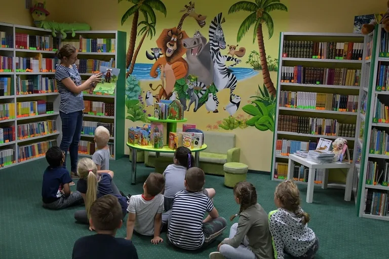 Biblioteka w Broku - wakacyjne zajęcia dla dzieci (zdjęcia)