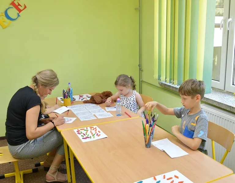 Biblioteka w Broku - wakacyjne zajęcia dla dzieci (zdjęcia)