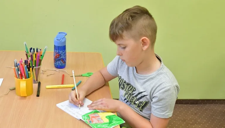 Biblioteka w Broku - wakacyjne zajęcia dla dzieci (zdjęcia)