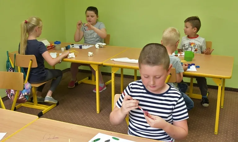 Biblioteka w Broku - wakacyjne zajęcia dla dzieci (zdjęcia)