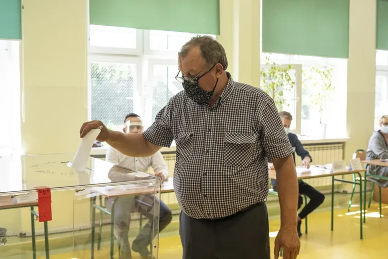 Frekwencja do godziny 12.00 w wyborach prezydenckich w powiecie ostrowskim