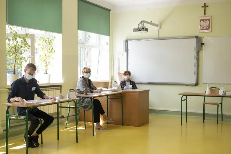 Frekwencja do godziny 12.00 w wyborach prezydenckich w powiecie ostrowskim