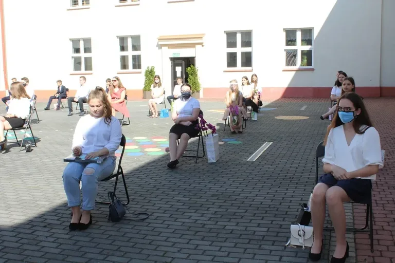 Pożegnanie uczniów w ostrowskiej "jedynce" (zdjęcia)