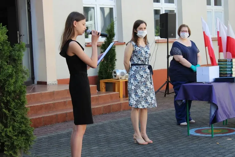Pożegnanie uczniów w ostrowskiej "jedynce" (zdjęcia)
