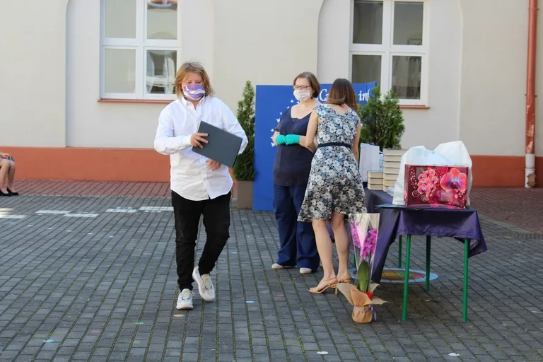 Pożegnanie uczniów w ostrowskiej "jedynce" (zdjęcia)