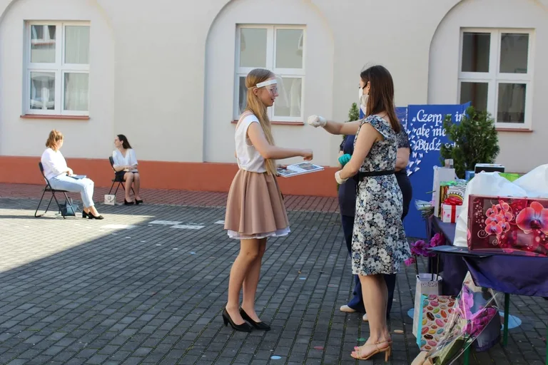 Pożegnanie uczniów w ostrowskiej "jedynce" (zdjęcia)