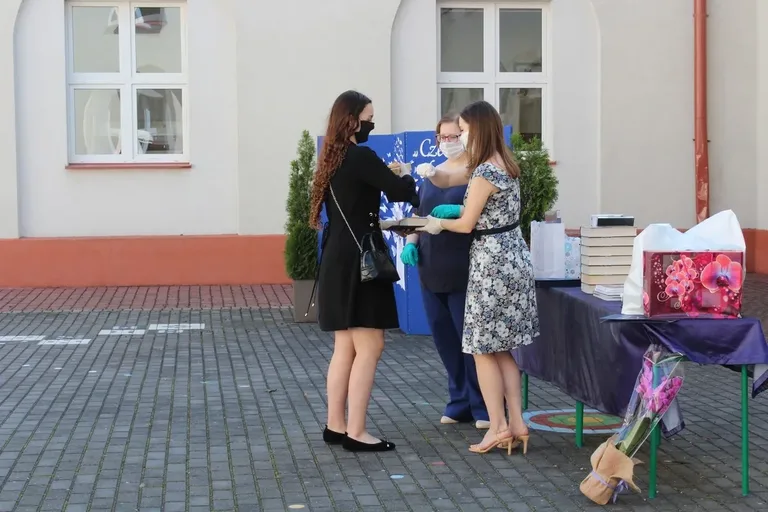 Pożegnanie uczniów w ostrowskiej "jedynce" (zdjęcia)