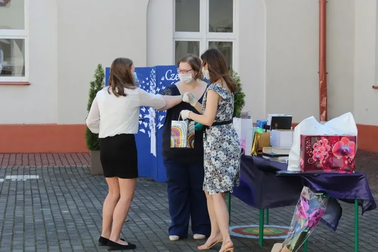 Pożegnanie uczniów w ostrowskiej "jedynce" (zdjęcia)