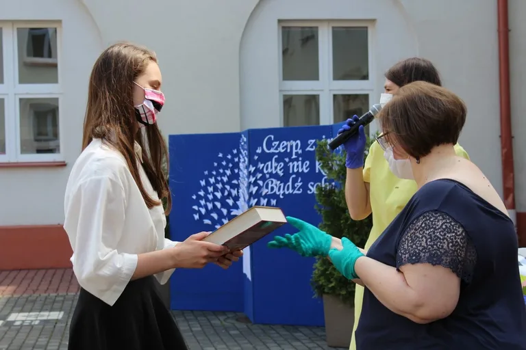 Pożegnanie uczniów w ostrowskiej "jedynce" (zdjęcia)