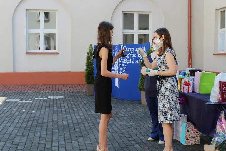 Pożegnanie uczniów w ostrowskiej "jedynce" (zdjęcia)