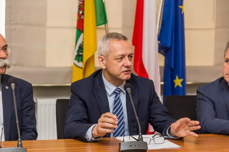 "Tarcza dla samorządów". Minister cyfryzacji przedstawił program (zdjęcia, wideo)