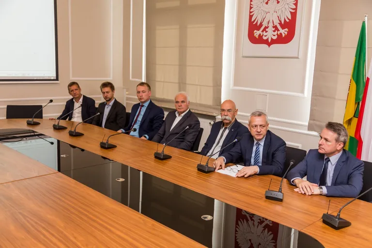 "Tarcza dla samorządów". Minister cyfryzacji przedstawił program (zdjęcia, wideo)