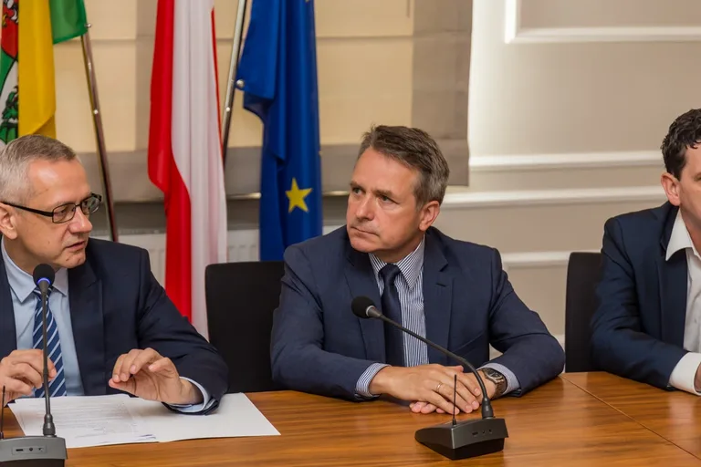 "Tarcza dla samorządów". Minister cyfryzacji przedstawił program (zdjęcia, wideo)
