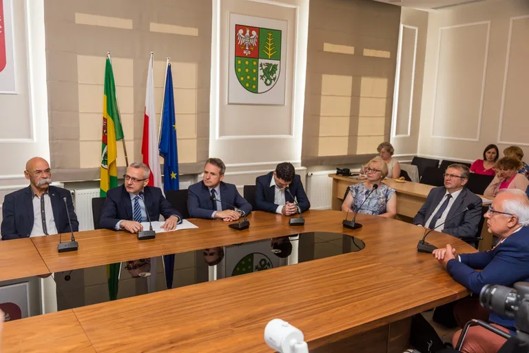 "Tarcza dla samorządów". Minister cyfryzacji przedstawił program (zdjęcia, wideo)