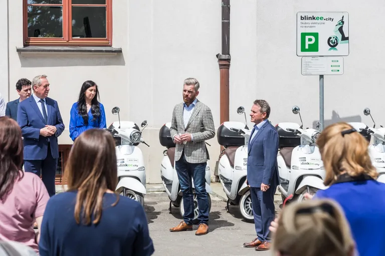 Kolejny sezon ze skuterami elektrycznymi (zdjęcia)
