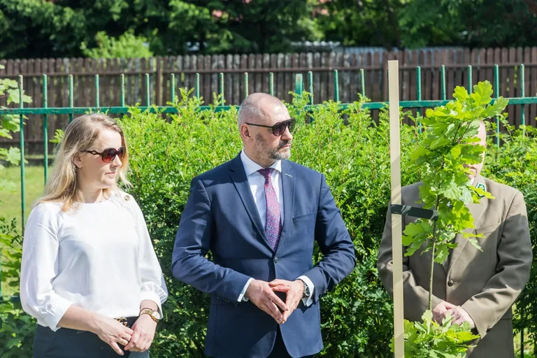 Aleja Dębów powstała na terenie "Ekonomika" (zdjęcia)