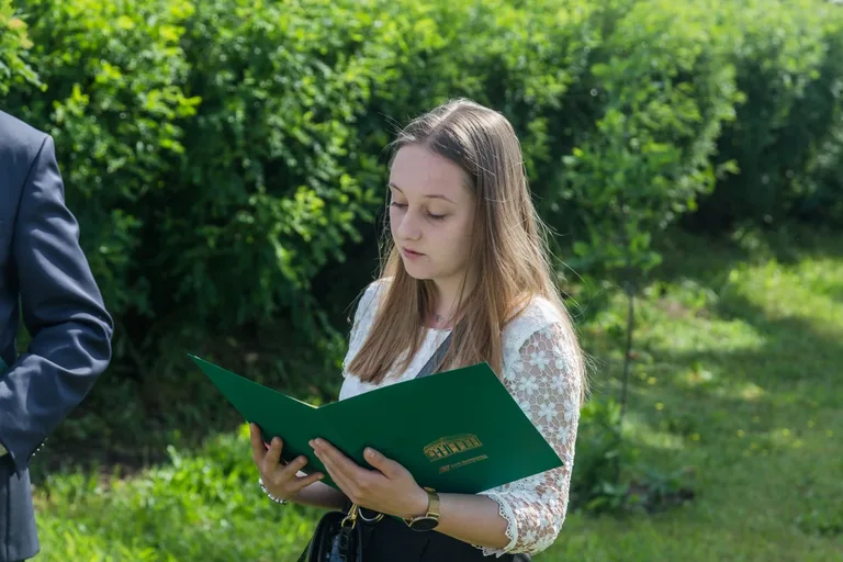 Aleja Dębów powstała na terenie "Ekonomika" (zdjęcia)