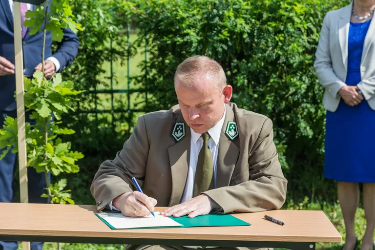 Aleja Dębów powstała na terenie "Ekonomika" (zdjęcia)
