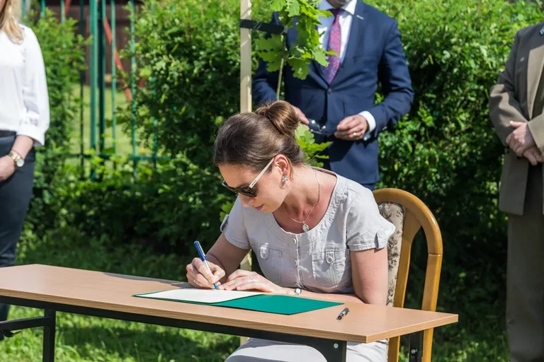 Aleja Dębów powstała na terenie "Ekonomika" (zdjęcia)